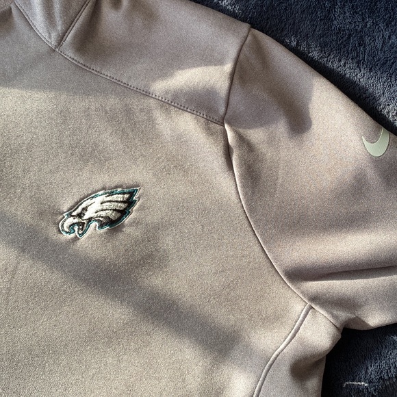 Nike Eagles Half-Zip Shirt - Picture 2 of 3